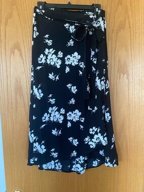 GAP Black and White Floral Wrap Midi Skirt with Tie